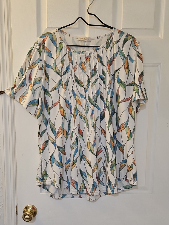 Fantaslook Tops - Artisan Comfort White Short-Sleeve Blouse with Multicolor Leaf Print